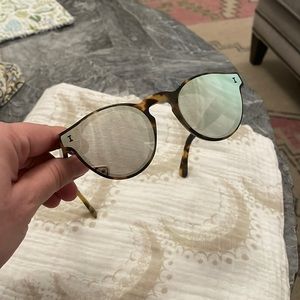 Illesteva Mirrored One Point Sunglasses